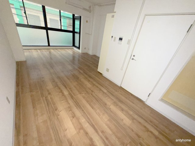 レバンガ西本町APの居間・リビング