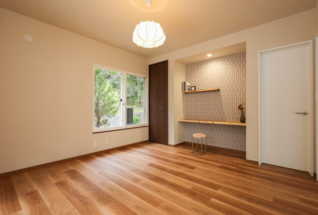 大津市青山5丁目　中古戸建天然木フルリノベーションの洋室|主寝室にはシアター付き♪