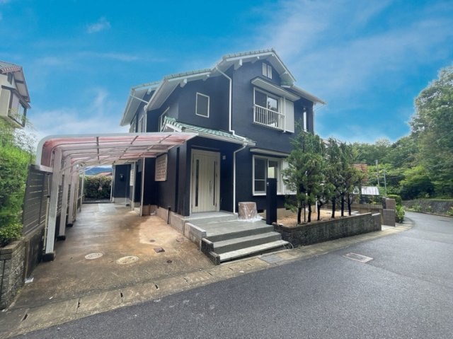 大津市青山5丁目　中古戸建天然木フルリノベーションの玄関|天然木「モンキーポッド」の玄関ニッチ♪