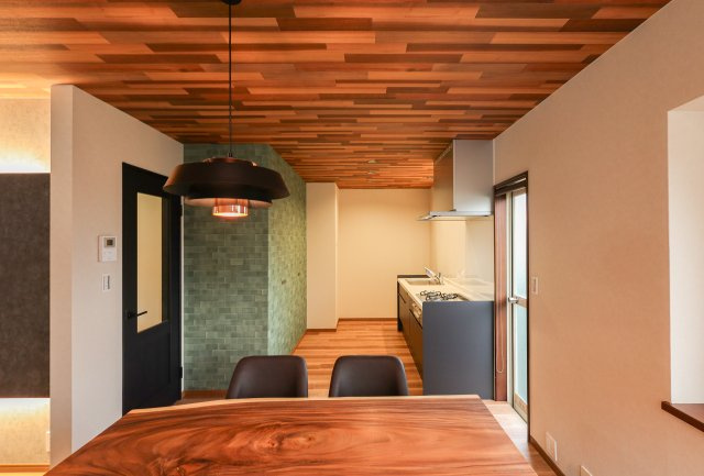 大津市青山5丁目　中古戸建天然木フルリノベーションのダイニング