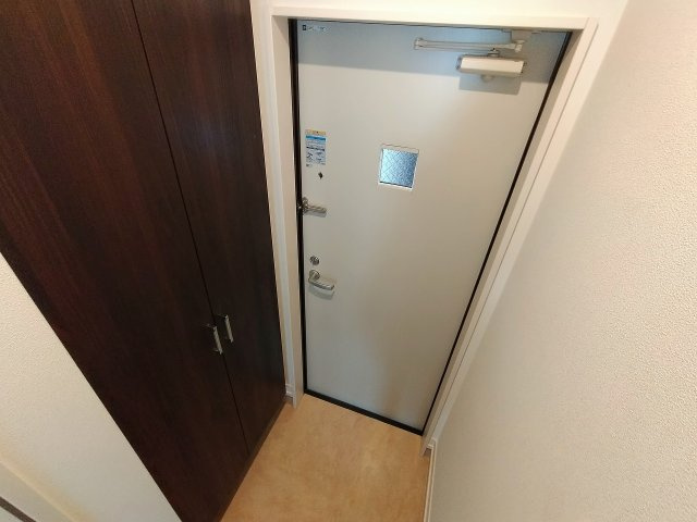 神戸市長田区平和台町１丁目のアパートの玄関|シューズボックス付き
