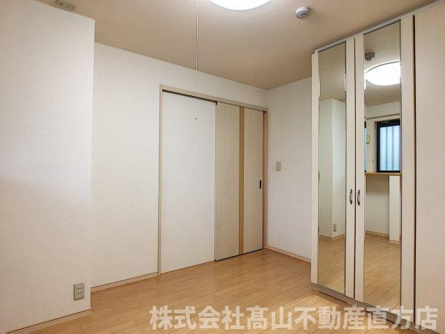 グランドシャトーⅡの居間・リビング