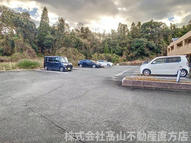 グランドシャトーⅡの駐車場