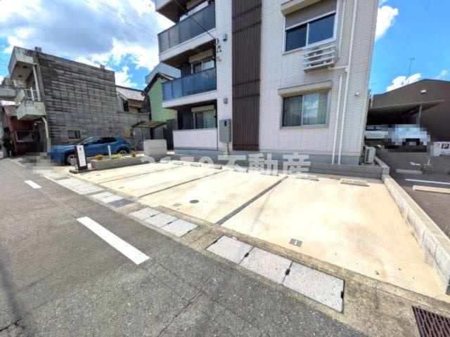 Bellflower高森の駐車場
