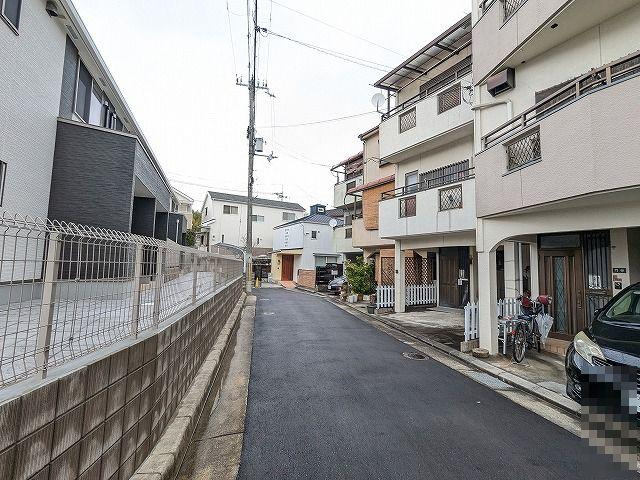 南中振１丁目　中古一戸建ての前面道路含む現地写真|■物件内覧・資金計画相談・住宅ローン相談、リフォーム相談、お問合せ受付中■
※当日・翌日のご内覧、ご相談はお電話でのお問合せがスムーズです！
