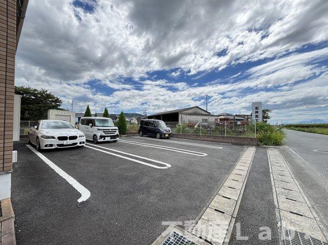 アルドール城南の駐車場