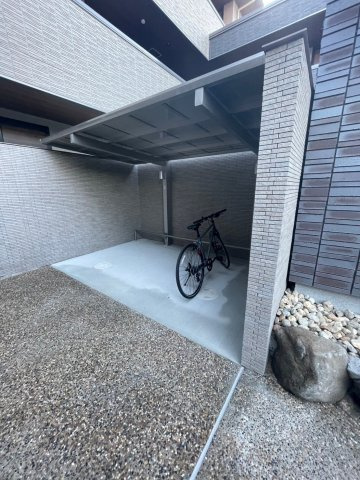 シャーメゾン潮見台の駐車場
