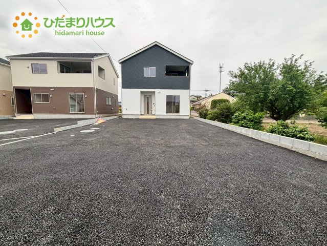 本庄市児玉町児玉　第12　新築一戸建て　クレイドルガーデン　03の駐車場|車3台以上停められるゆとりのある駐車スペース！