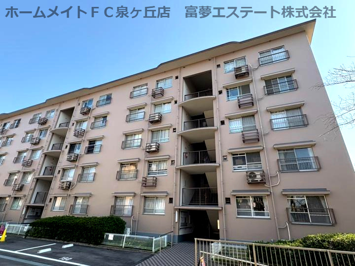 泉北赤坂台住宅7号棟の外観