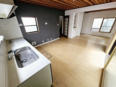 【居間・リビング】 | 茅ヶ崎市中海岸２丁目中古戸建