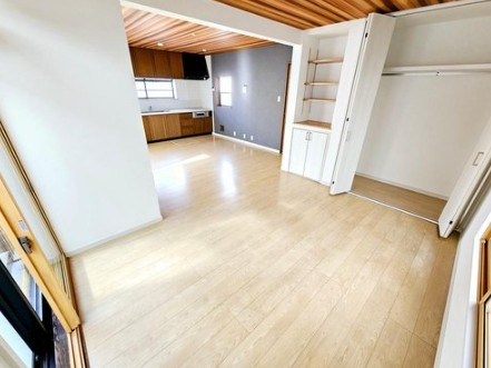 【居間・リビング】 | 茅ヶ崎市中海岸２丁目中古戸建