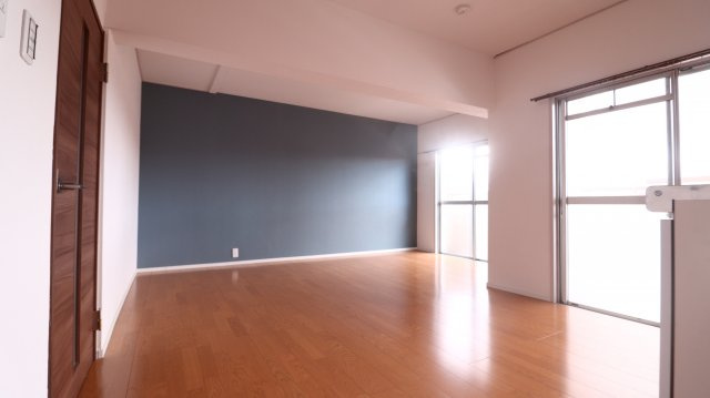 西本マンションの居間・リビング