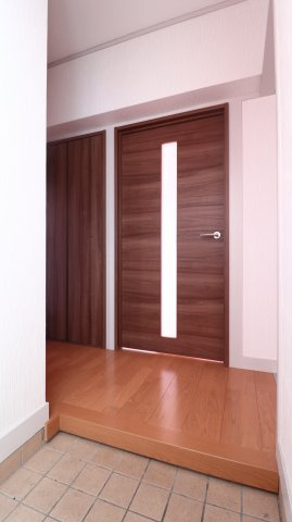 西本マンションの玄関