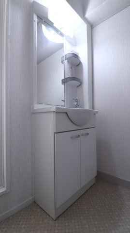 西本マンションの独立洗面台