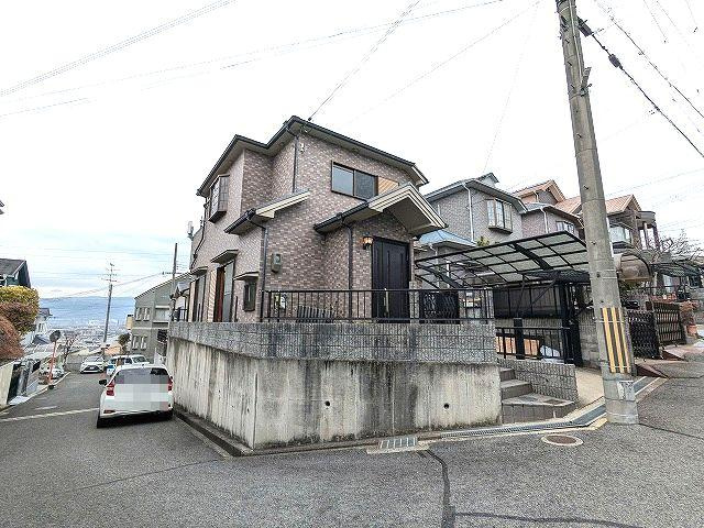 楠葉面取町　中古一戸建ての外観|新しい生活にいかがでしょうか？外観はお住まいの顔になります。こだわりたいポイントですね。外壁塗装や屋根塗装のご相談も承っております。
■現地内覧・資金計画相談・住宅ローン相談もお問合せ受付中■