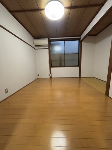 フレンドハイツの居間・リビング