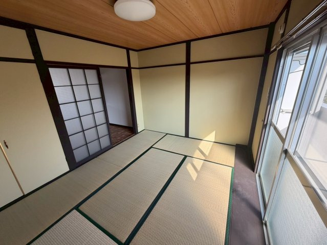 レイクグリーン三好　B棟の和室