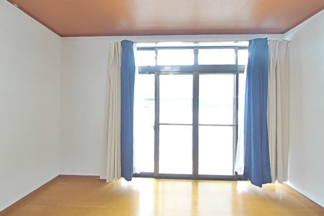 ６４８６７　岐阜市長森岩戸中古戸建ての洋室