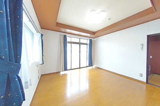 ６４８６７　岐阜市長森岩戸中古戸建ての洋室