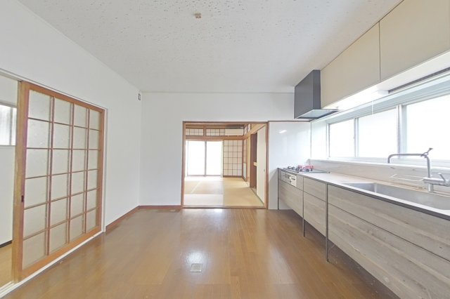 ６４８６７　岐阜市長森岩戸中古戸建ての居間・リビング