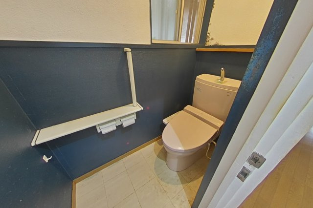 ６４８６７　岐阜市長森岩戸中古戸建てのトイレ
