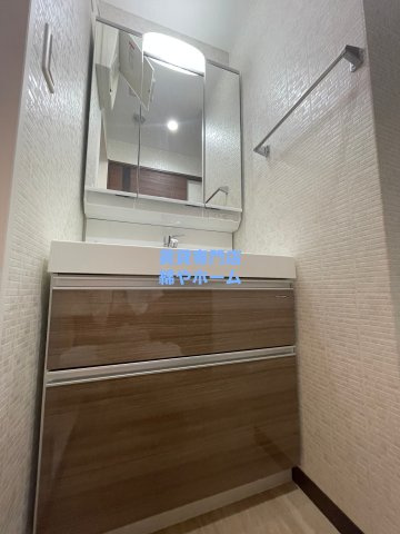 Warm天下茶屋の独立洗面台|独立洗面台、朝の身支度には欠かせません