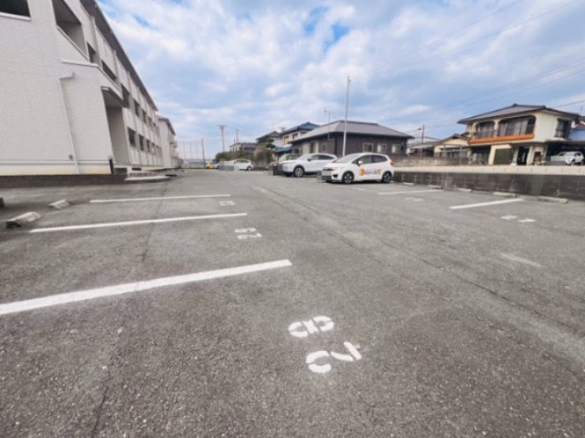 グランドールの駐車場