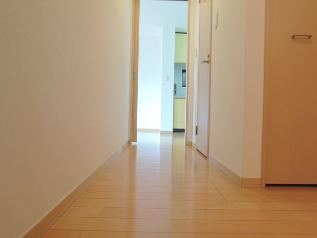 高槻市西冠２丁目の賃貸マンションの玄関