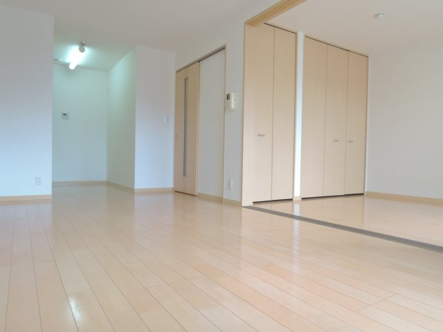 高槻市西冠２丁目の賃貸マンションの居間・リビング