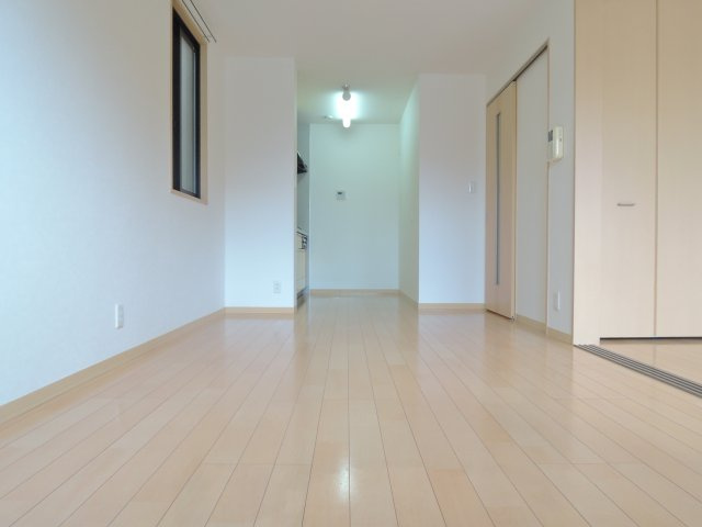 高槻市西冠２丁目の賃貸マンションの居間・リビング