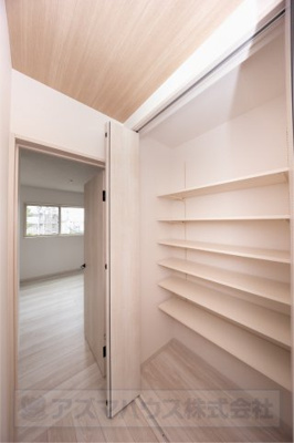 【収納】 | ライフフィールド岸城町　1号地 | 2階ホールには家族の共有物の収納に適した物入を設けました！