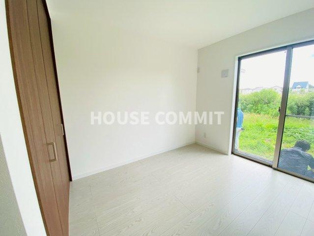 文違　新築アパートの洋室