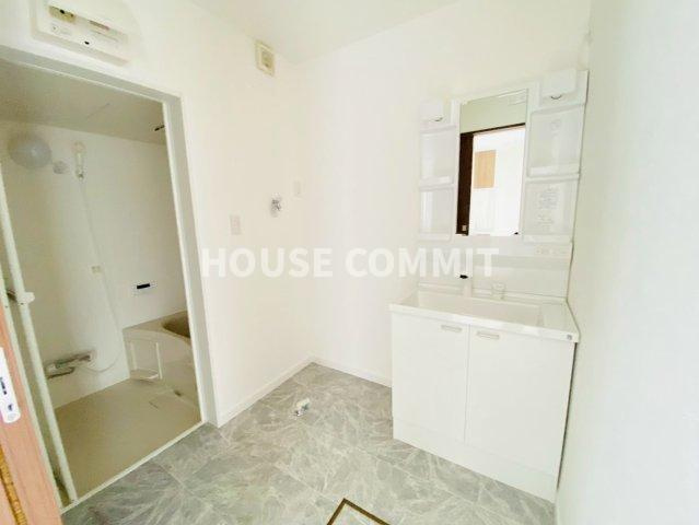 文違　新築アパートの洋室