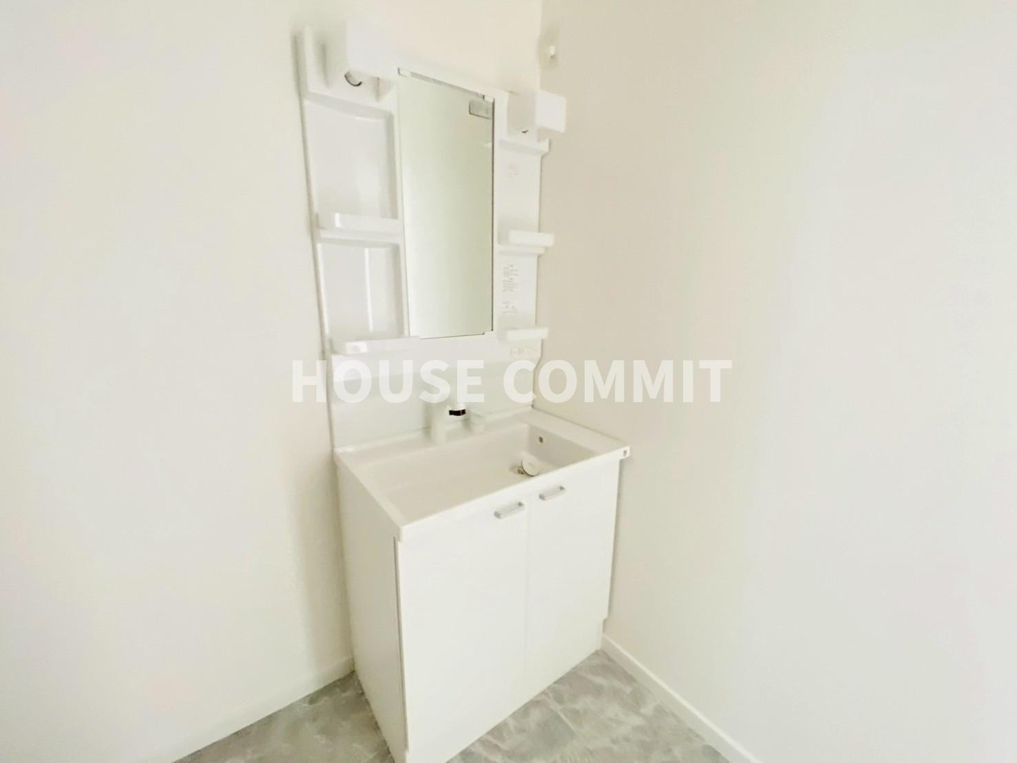 文違　新築アパートの独立洗面台