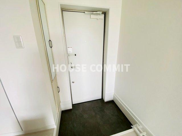 文違　新築アパートの玄関