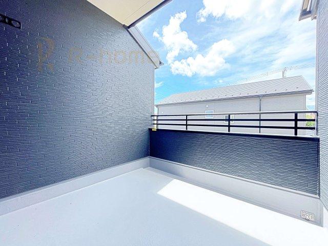 笠間市旭町第12　新築戸建て　2号棟のバルコニー|急な雨でも安心のインナーバルコニー♪忙しいご夫婦も大満足♪