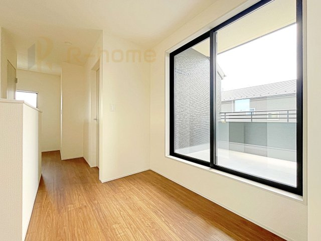 笠間市旭町第12　新築戸建て　2号棟のその他|バルコニーへはホールから出入り可能！居室を通らず洗濯物が干せます♪