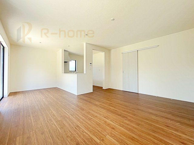 笠間市旭町第12　新築戸建て　2号棟の居間・リビング|広々としたLDK♪充分な広さがあり、ご家族でインテリアのレイアウトを考えるのも楽しみですね！