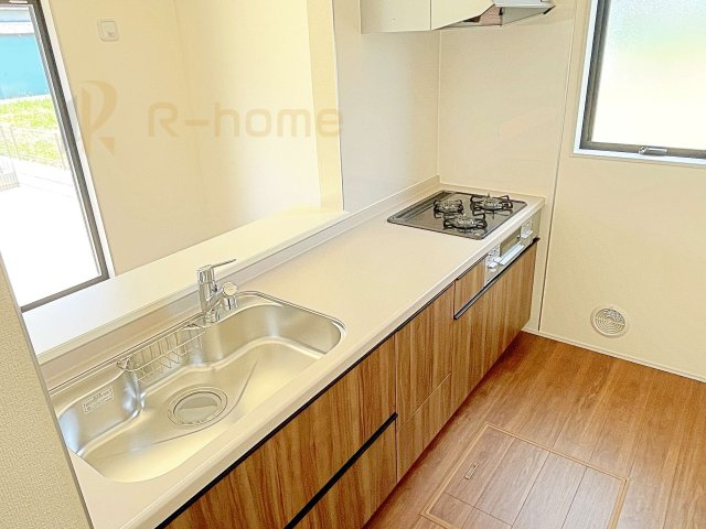 笠間市旭町第12　新築戸建て　2号棟のキッチン|料理をしながら家族とコミュニケーションが取れる対面式システムキッチン。