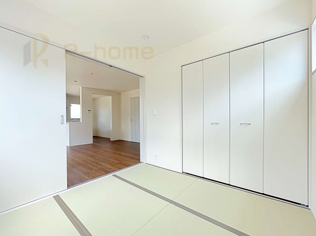 笠間市旭町第12　新築戸建て　2号棟の和室|フローリングより衝撃が少ない和室は、ご両親のお部屋やキッズスペース、客間としても活用頂けます。