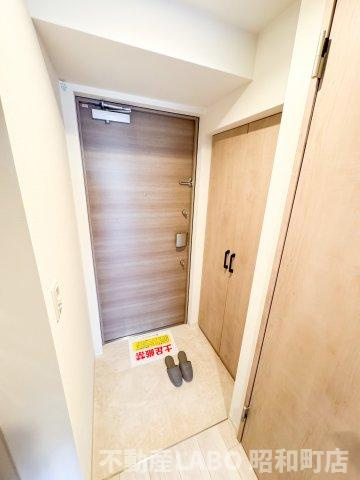 Louis Residence 天王寺町北の玄関