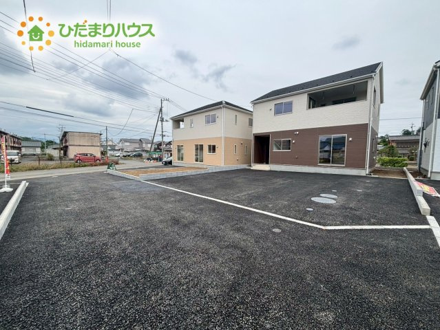 本庄市児玉町児玉　第12　新築一戸建て　クレイドルガーデン　02の前面道路含む現地写真|水はけのよいアスファルト仕様です。
