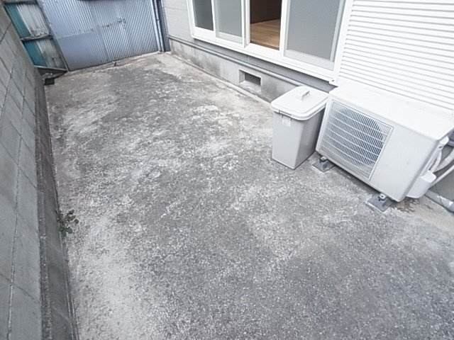 神戸市兵庫区神田町のアパートのバルコニー