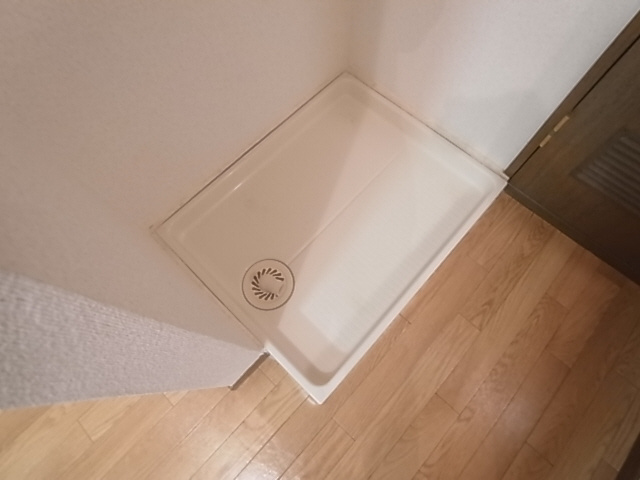 神戸市兵庫区神田町のアパートの洗面所|室内洗濯パン