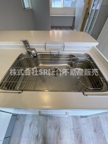 岩田町6丁目中古戸建のキッチン|洗い物をするには十分な広さのシンクです。