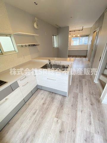 岩田町6丁目中古戸建の居間・リビング|おしゃれなリビングです