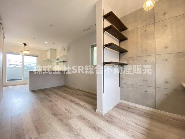 岩田町6丁目中古戸建の居間・リビング|ご家族でゆったりとお過ごしいただける空間です♪