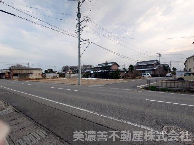 ６４８８３　本巣市上真桑土地