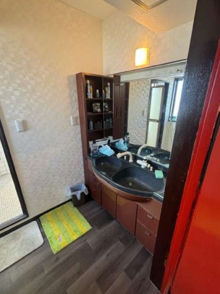 葛飾区金町５丁目のビルの独立洗面台