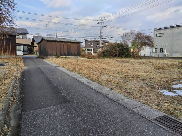 ６４８８５　本巣市上真桑土地の前面道路含む現地写真